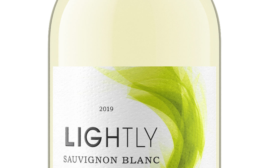 Lightly 2019 Sauvignon Blanc Bottle Shot