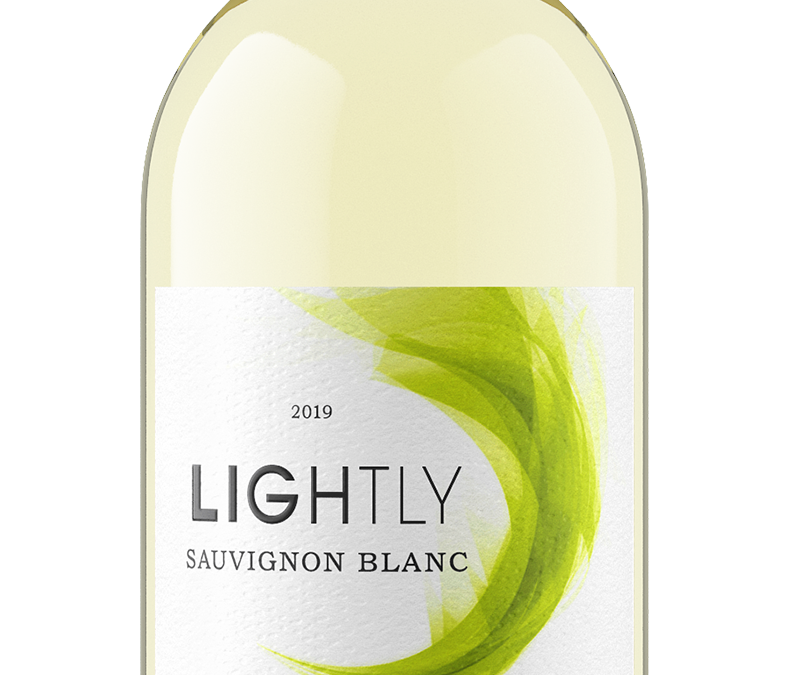 Lightly 2019 Sauvignon Blanc Bottle Shot – transp