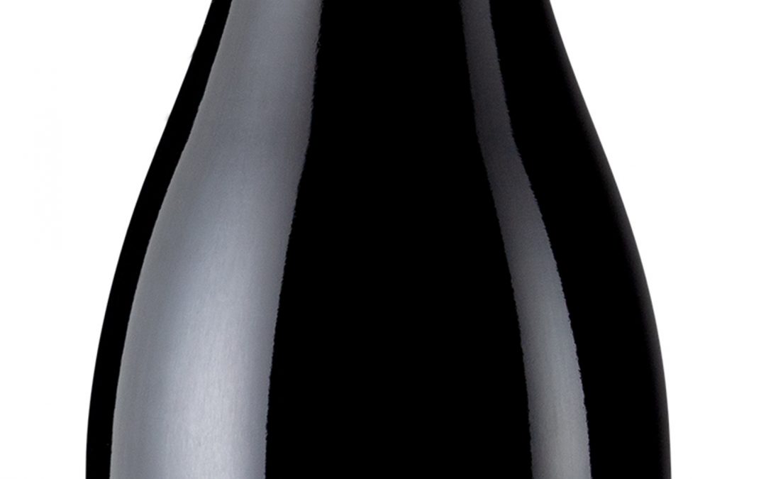 District 7 2019 Pinot Noir Bottle Shot